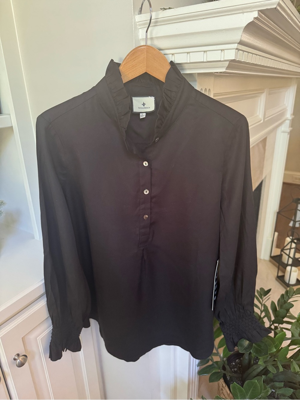 Women's Tuckernuck Black Ruffle-Collar Popover Shirt.  Size L. NWT.